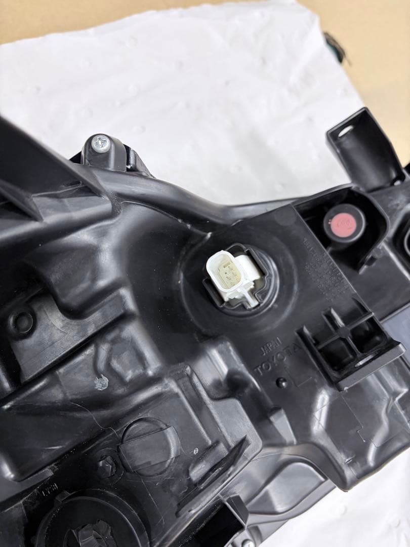 プリウス　左ヘッドライト　中古