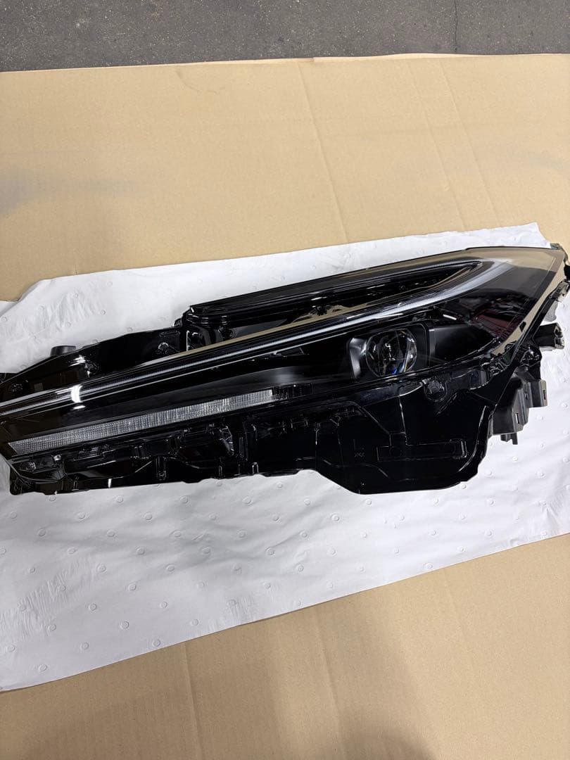 プリウス　左ヘッドライト　中古