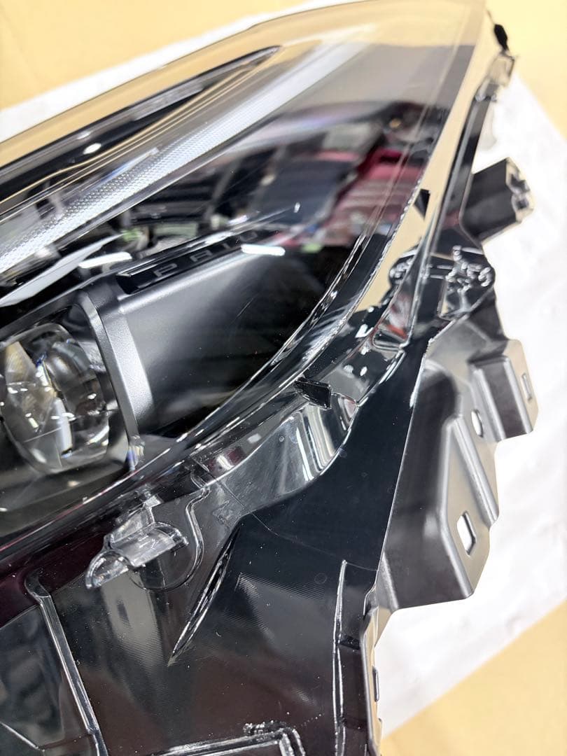 プリウス　左ヘッドライト　中古