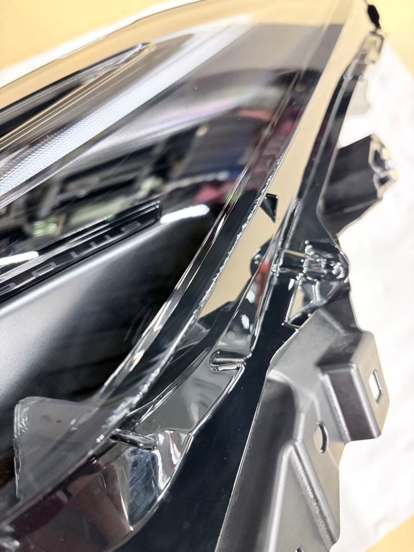 プリウス　左ヘッドライト　中古