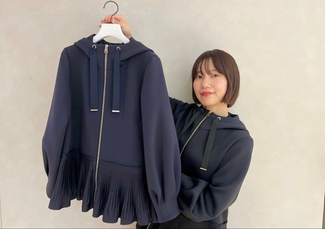 最終価格タグ付き　M-premierBLACKプリーツペプラムフーディジャケット