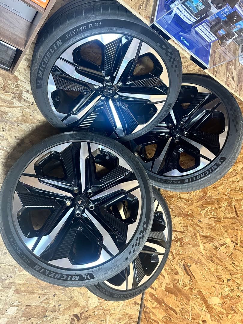 クラウンセダン　モデリスタホイール　ミシュランタイヤ付