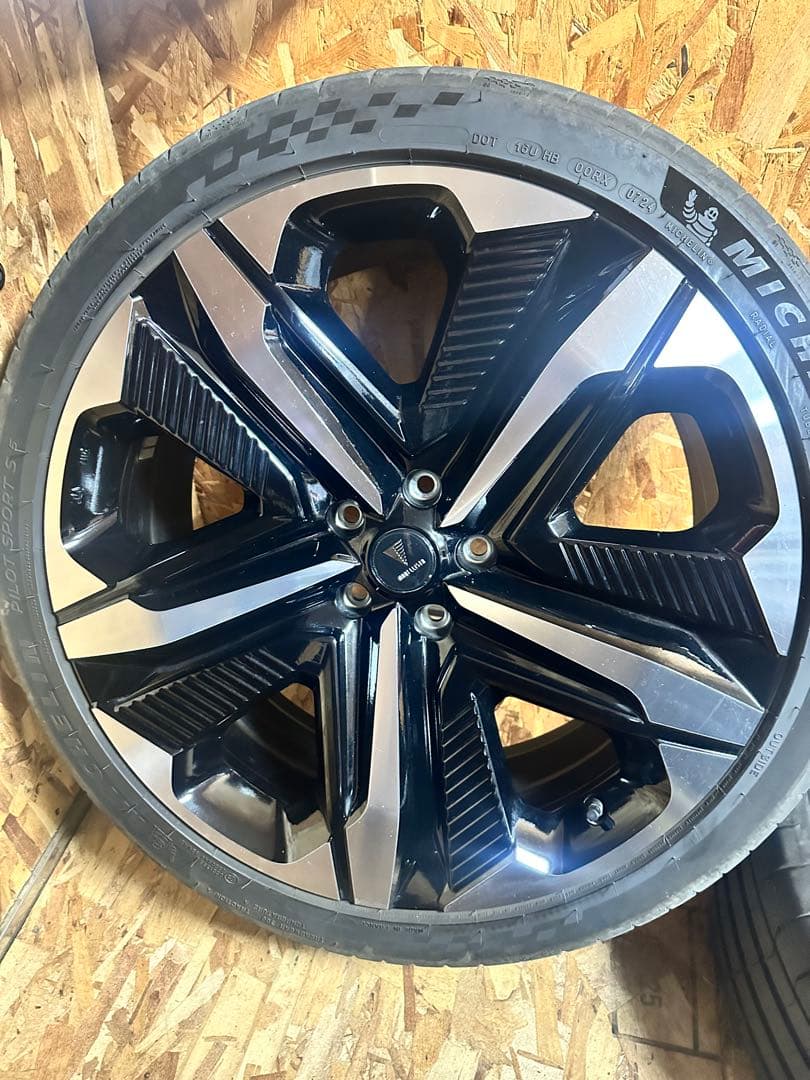 クラウンセダン　モデリスタホイール　ミシュランタイヤ付