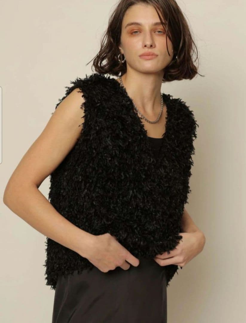 CADUNE ふわふわトップス ブラック 新品タグ付き