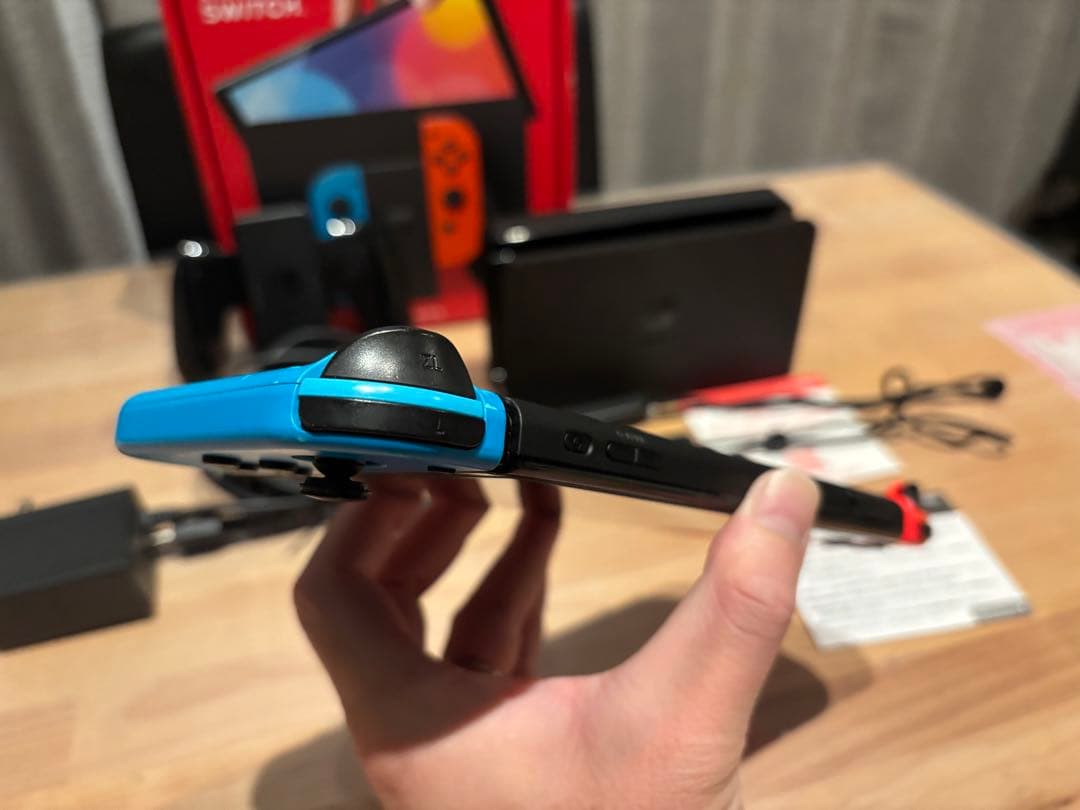 Nintendo Switch 有機EＬセット　純正コントローラー、カセット2本