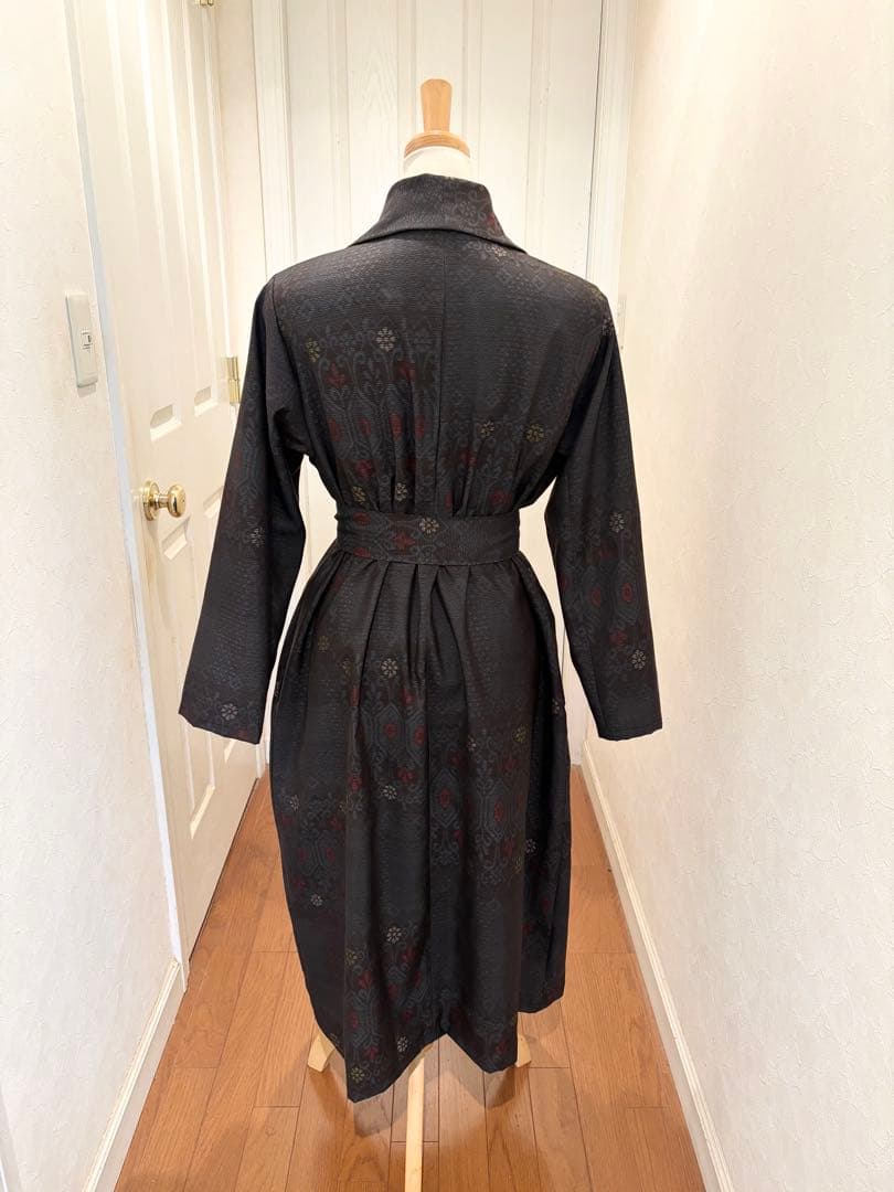 162 着物リメイク 正絹 本場大島紬 泥染亀甲吉祥花文 ロングコート リボン付