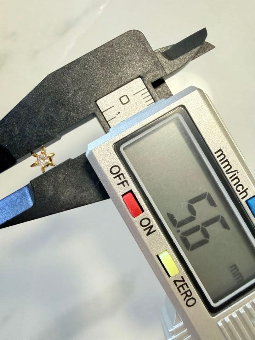 花形K18 ピアス 0.9g ダイヤモンド0.18ct