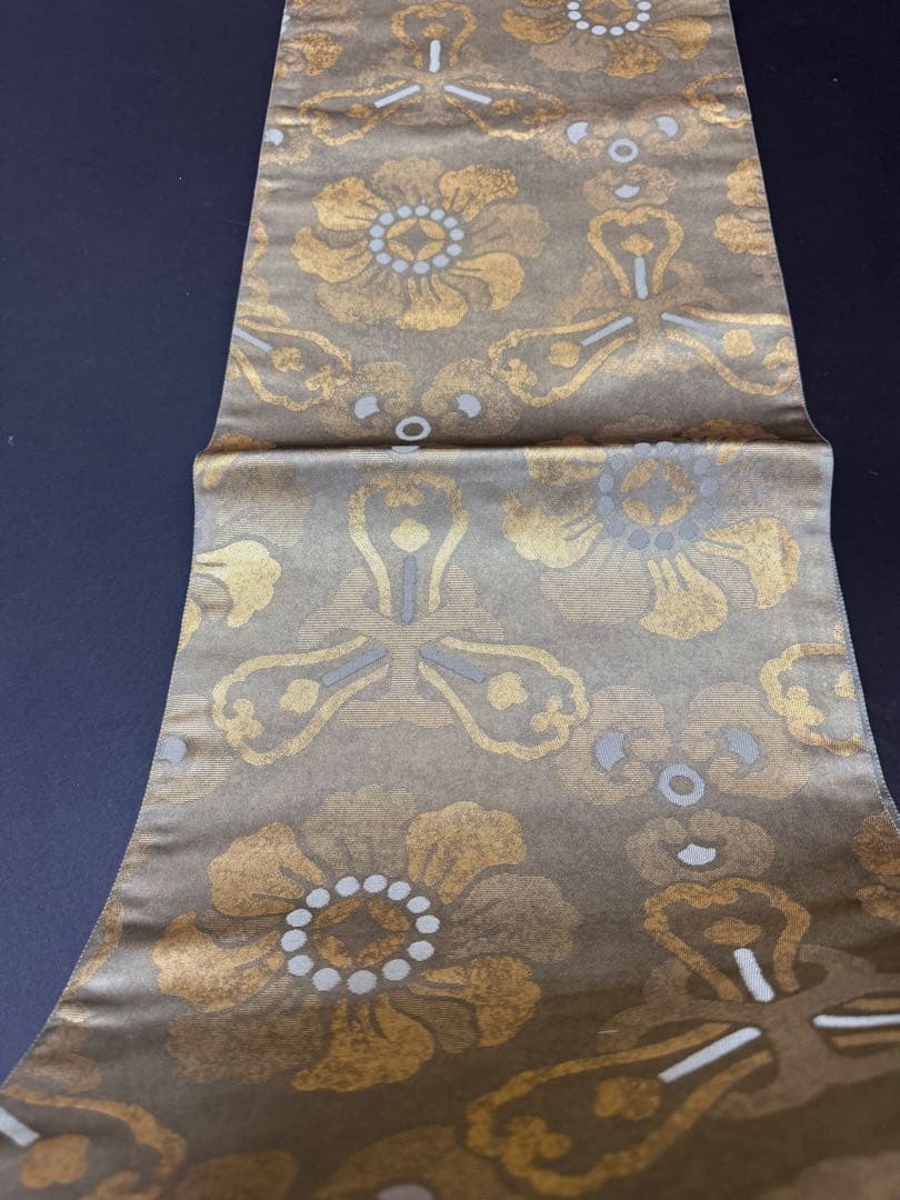 【極美品】伝統工芸士「内田弘基氏作」経糸4600本織「牡丹文様」オリーブ色