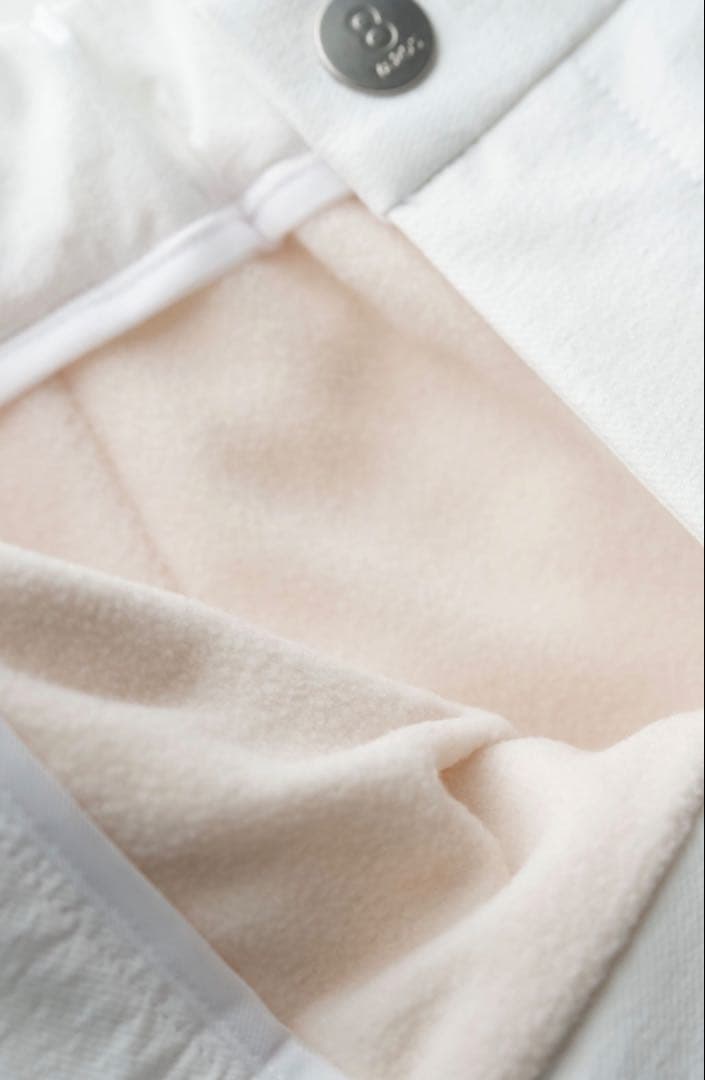 8 YARDS. ゴルフパンツ 白(サイズＬ)新品未使用 完売品