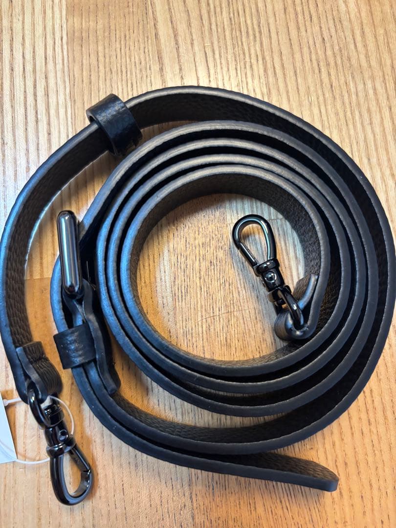 BANDOLIER iPhone 15ケース ブラック&未使用のストラップ付き