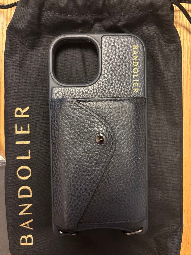 BANDOLIER iPhone 15ケース ブラック&未使用のストラップ付き