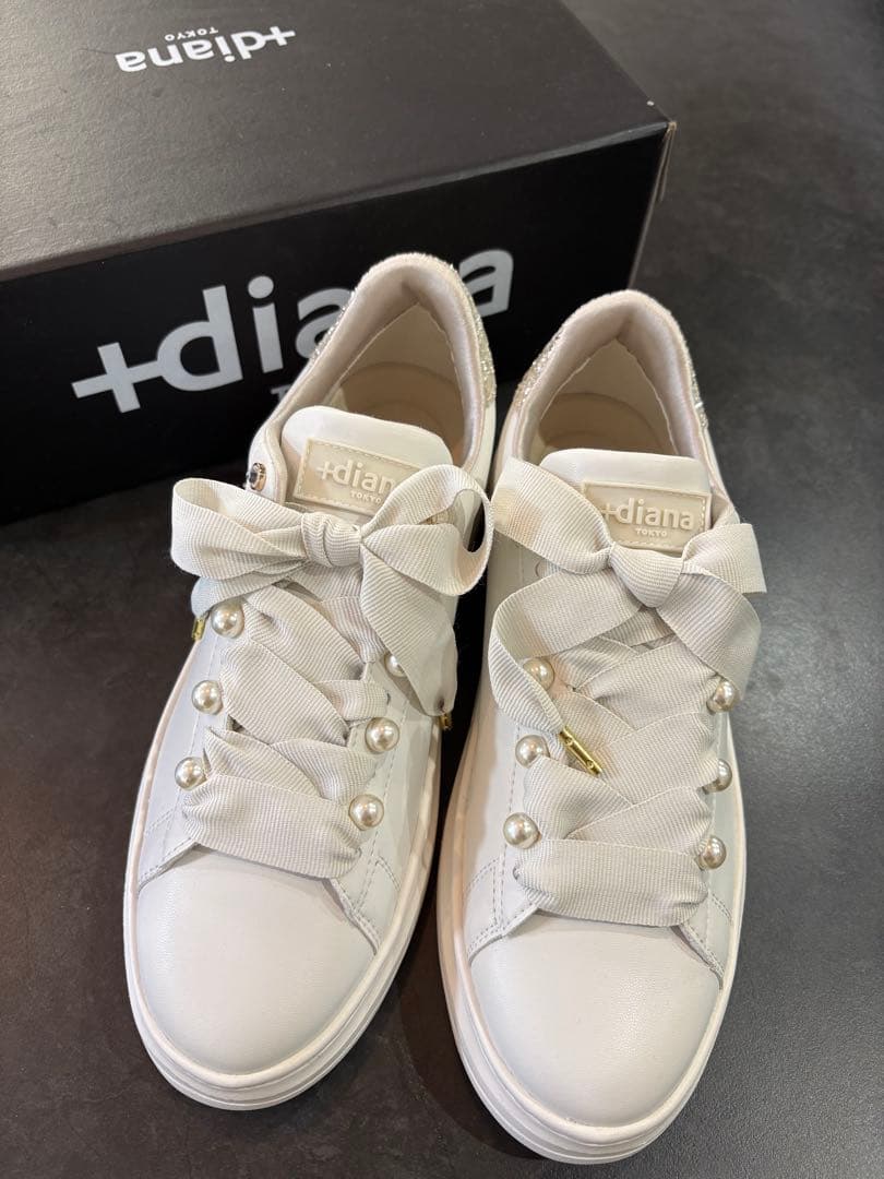 diana ホワイト スニーカー　パール　ラメ