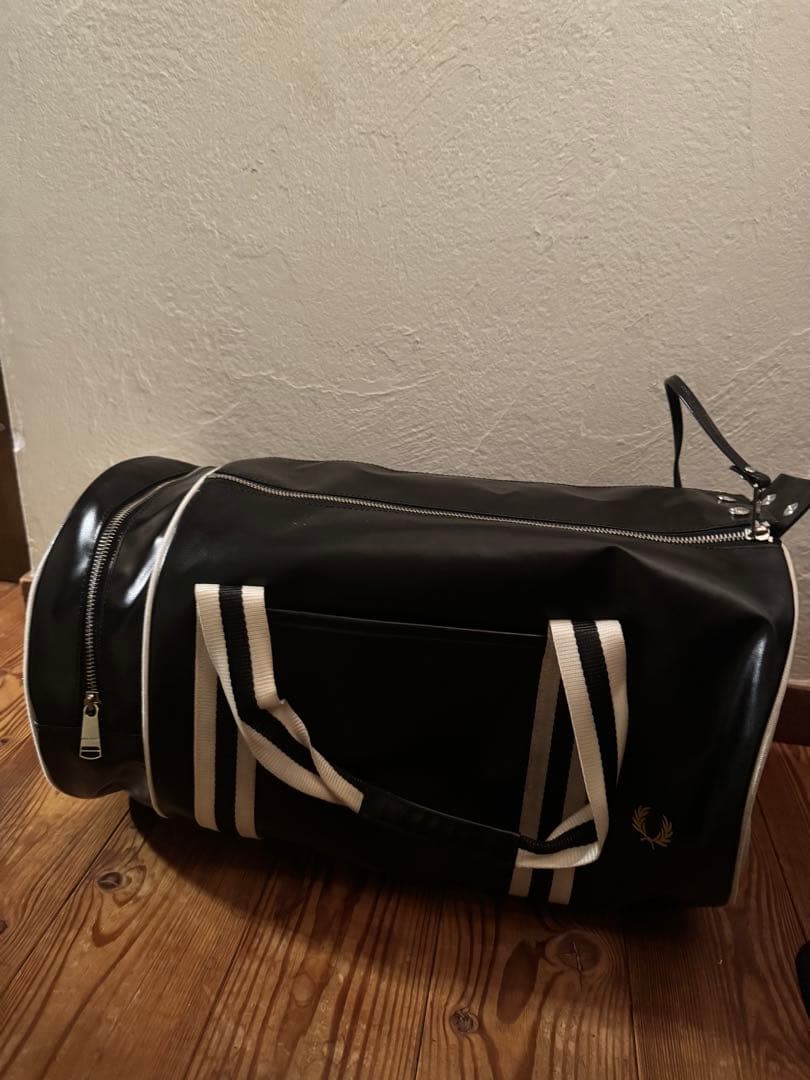 【完売品】FRED PERRY フレッドペリー　ボストンバック　ドラムバッグ