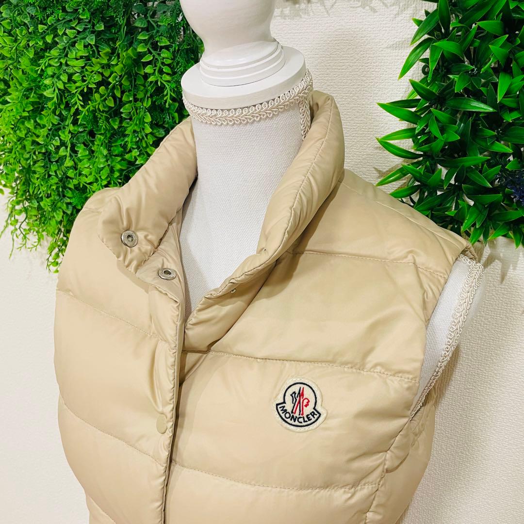 ⭐️モンクレール ダウンベスト 胸元ロゴワッペン インナーダウン