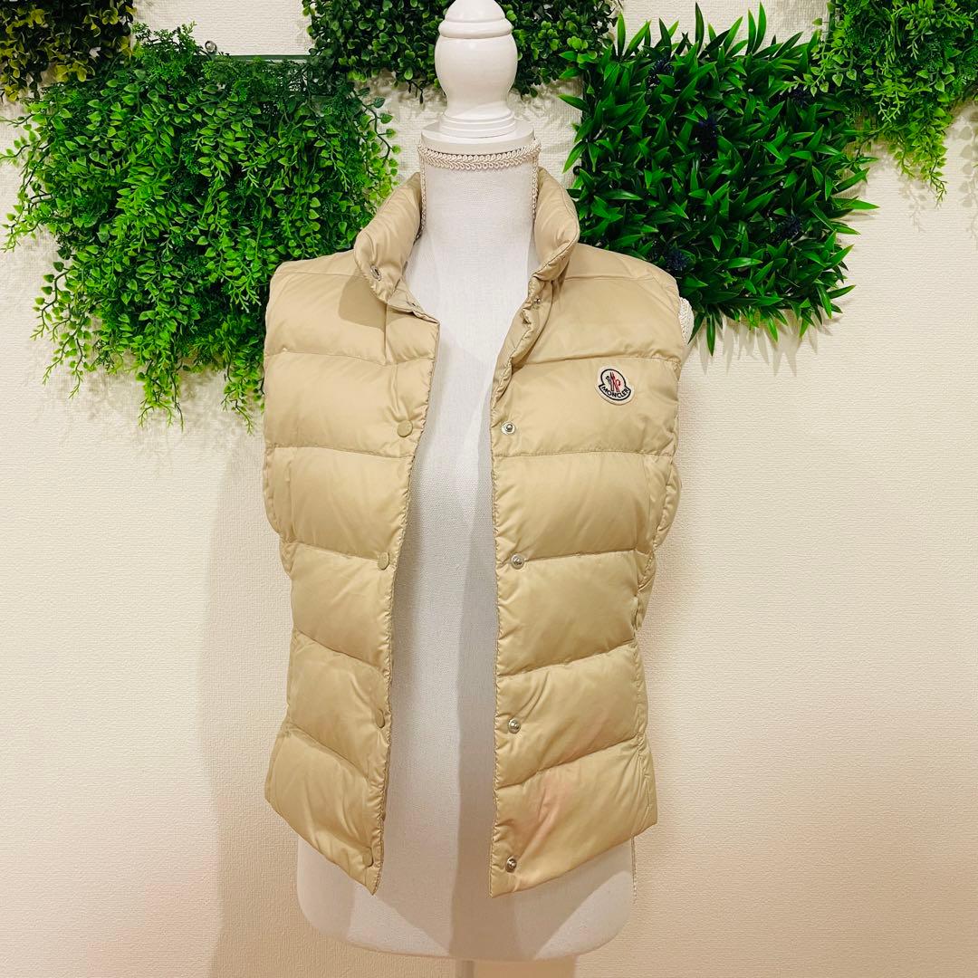⭐️モンクレール ダウンベスト 胸元ロゴワッペン インナーダウン