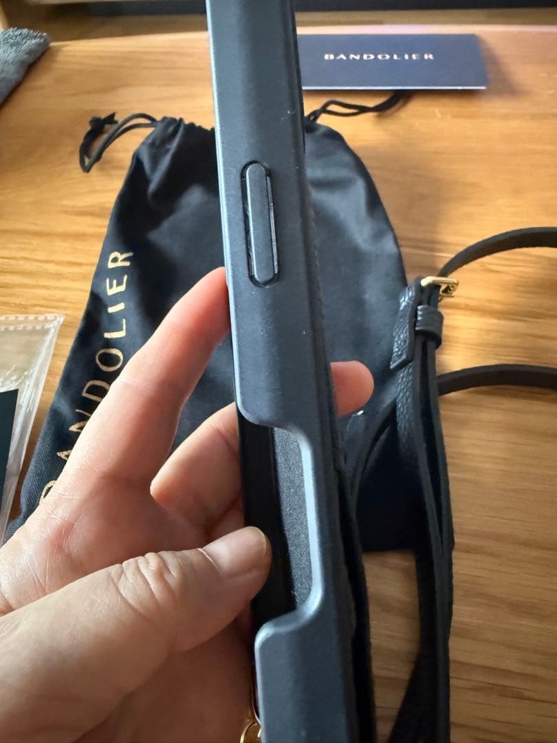 新品！バンドリヤー　iPhone16proケース✳︎ゴールドバンドレット付き