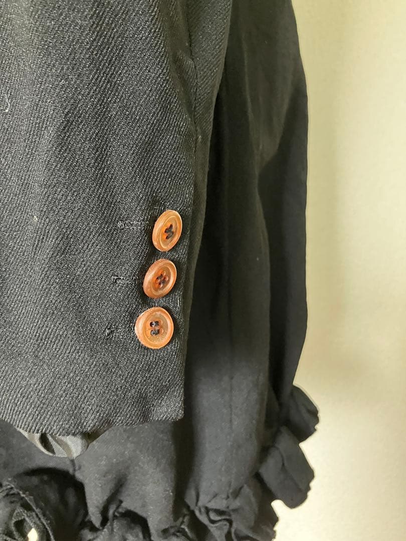 コムデギャルソンコムデギャルソンフリル付きブラックチェスターコート