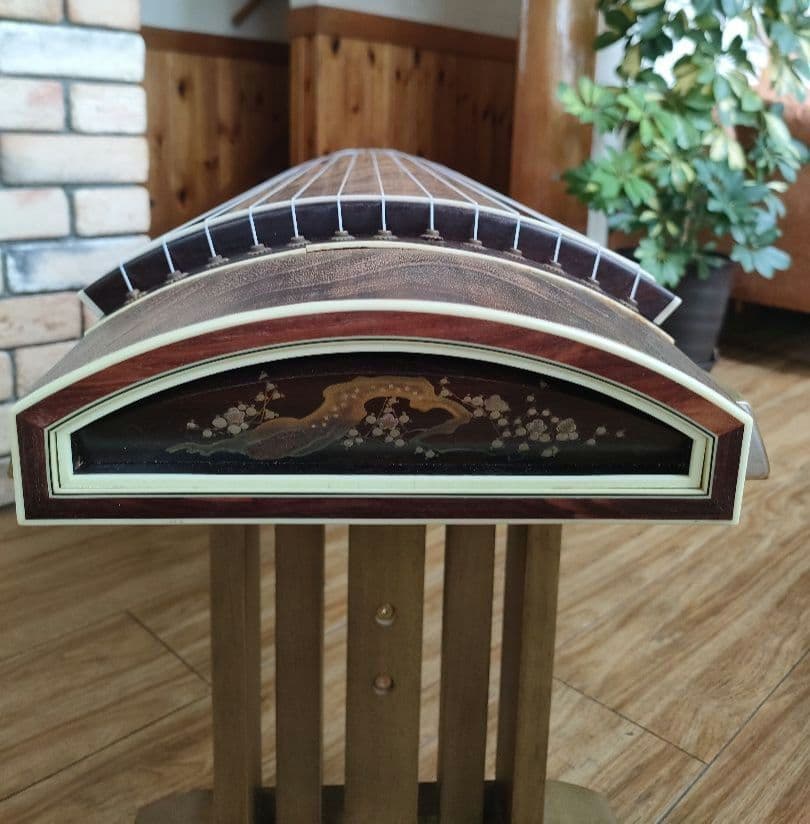 琴　和楽器　弦楽器 13弦　すだれ彫り　カバー付　美木目