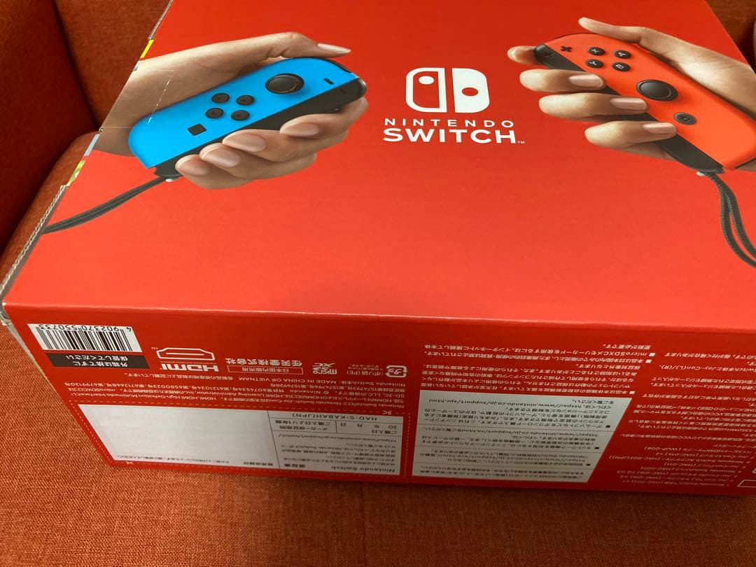 新品　nintendo Switch 本体　ネオンブルー　ネオンレッド