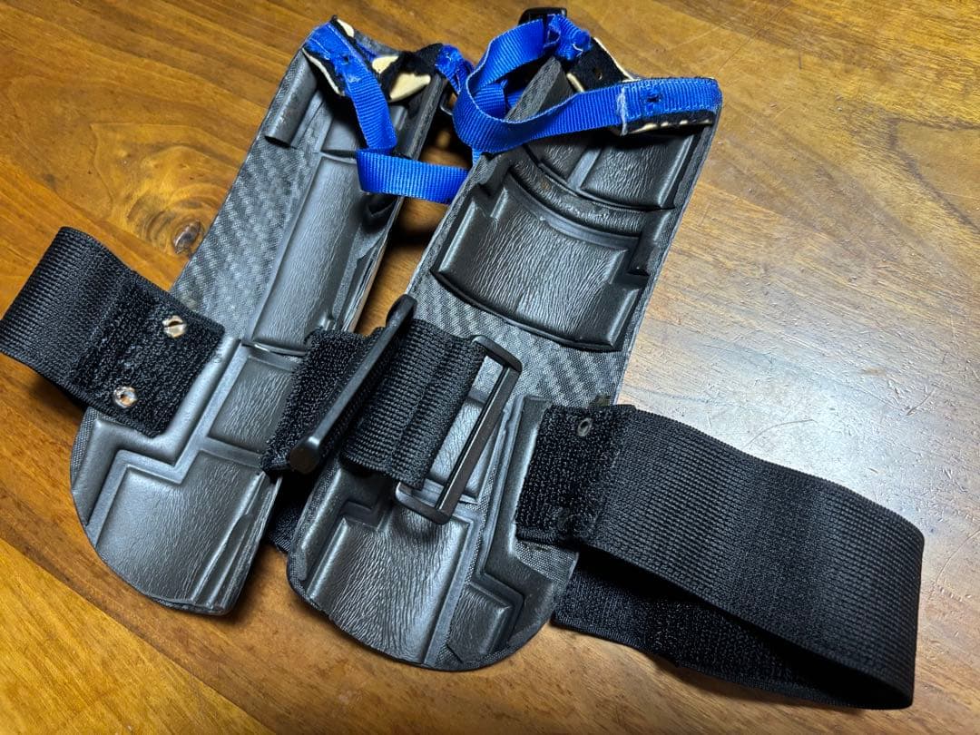 SLYTECH アームガード　カーボン製　fromイタリア