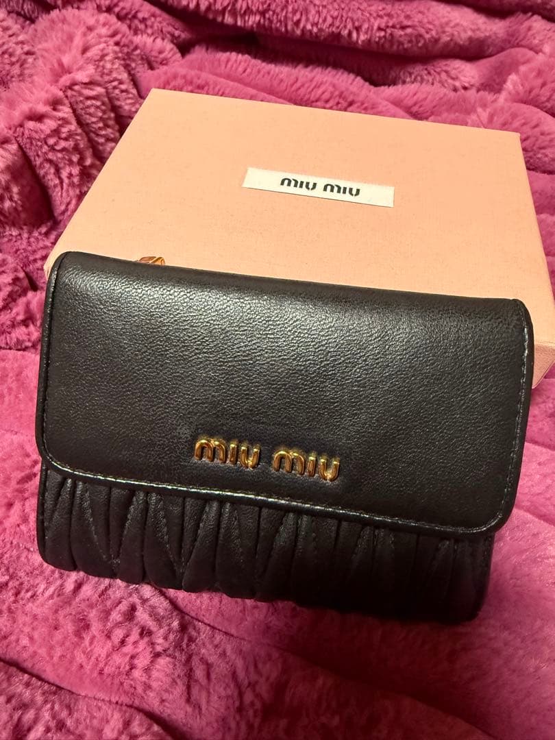 出品本日までmiu miu ブラック マテラッセ　黒