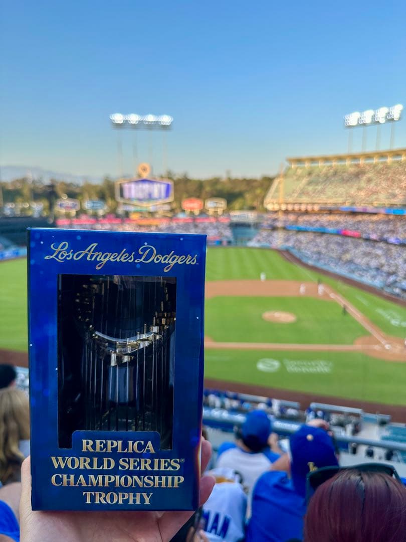 ドジャース　ワールドシリーズトロフィー（レプリカ）