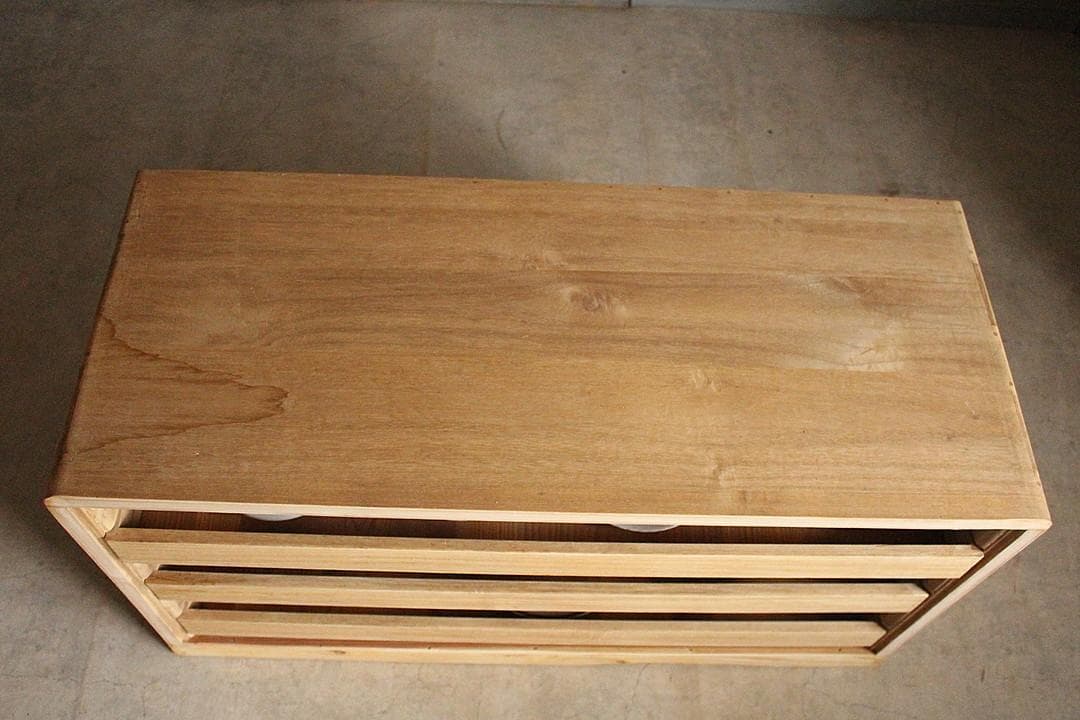 古い木製の引き出し3段　チェスト　タンス