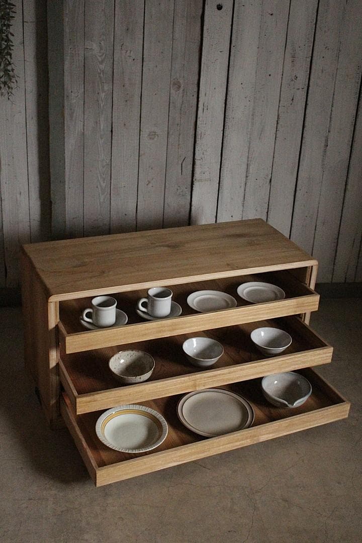 古い木製の引き出し3段　チェスト　タンス