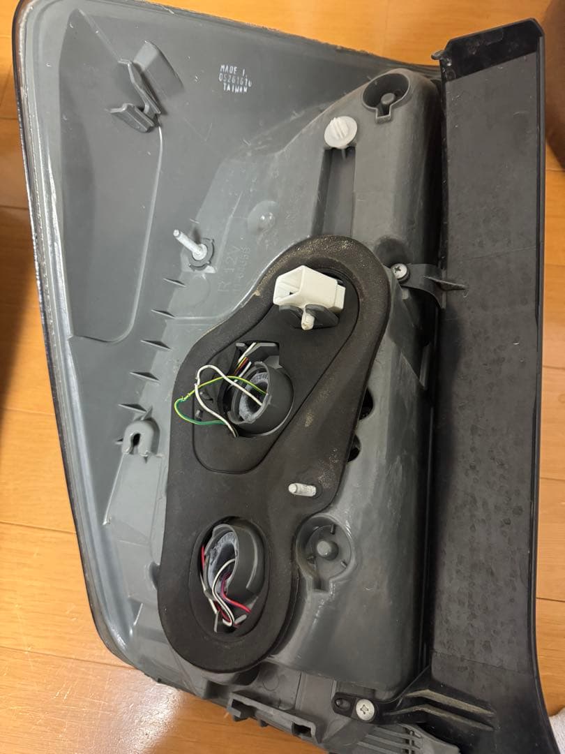 激安ヴァレンティ30プリウス後期スモークLEDテールランプ❗️ 割れ無し点灯OK❗️