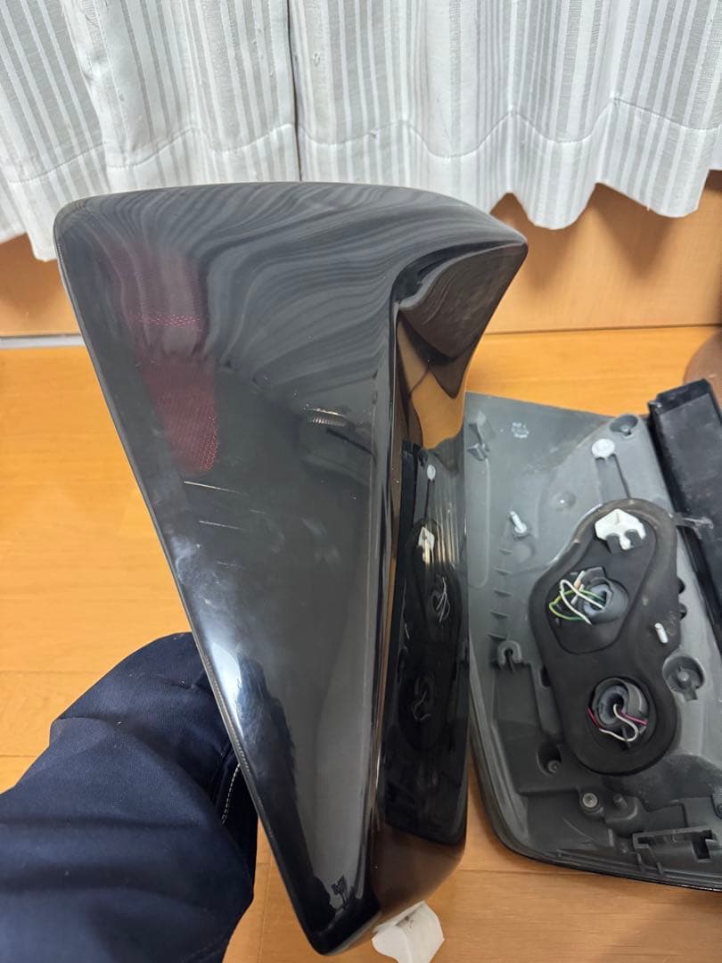 激安ヴァレンティ30プリウス後期スモークLEDテールランプ❗️ 割れ無し点灯OK❗️