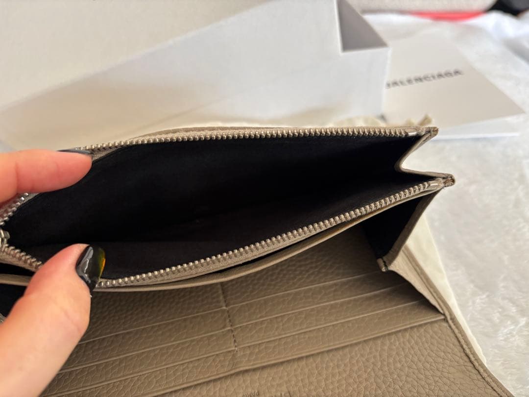 バレンシアガ 長財布
