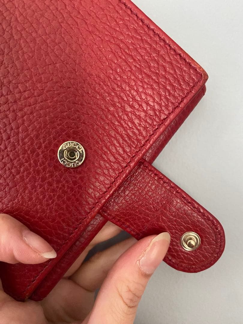 GUCCI 赤 レザー 二つ折り財布