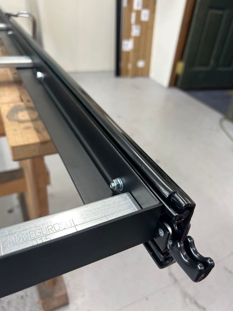 かんぽんたんのページです。 ブラックレール、ポール取手付、棚板フェルト無し