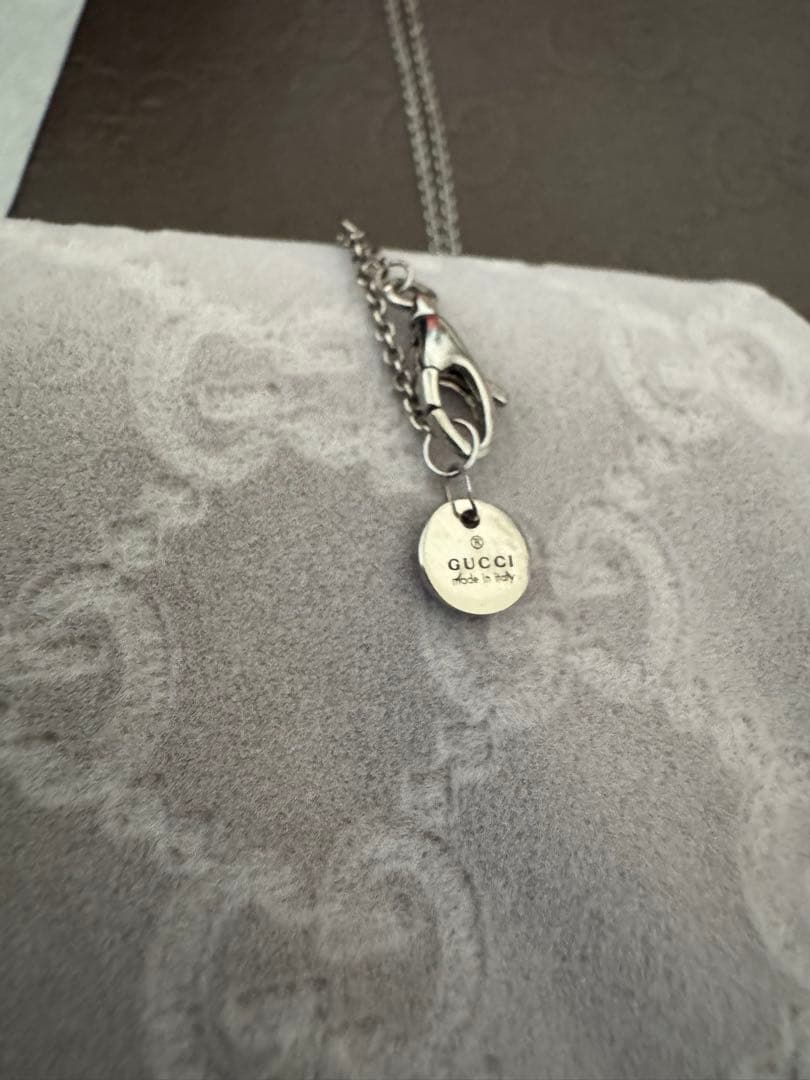 GUCCI ハート型シルバーネックレス