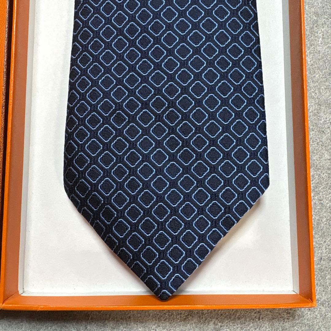 極美品　ネクタイ エルメス 紺 H柄 シルクジャガード