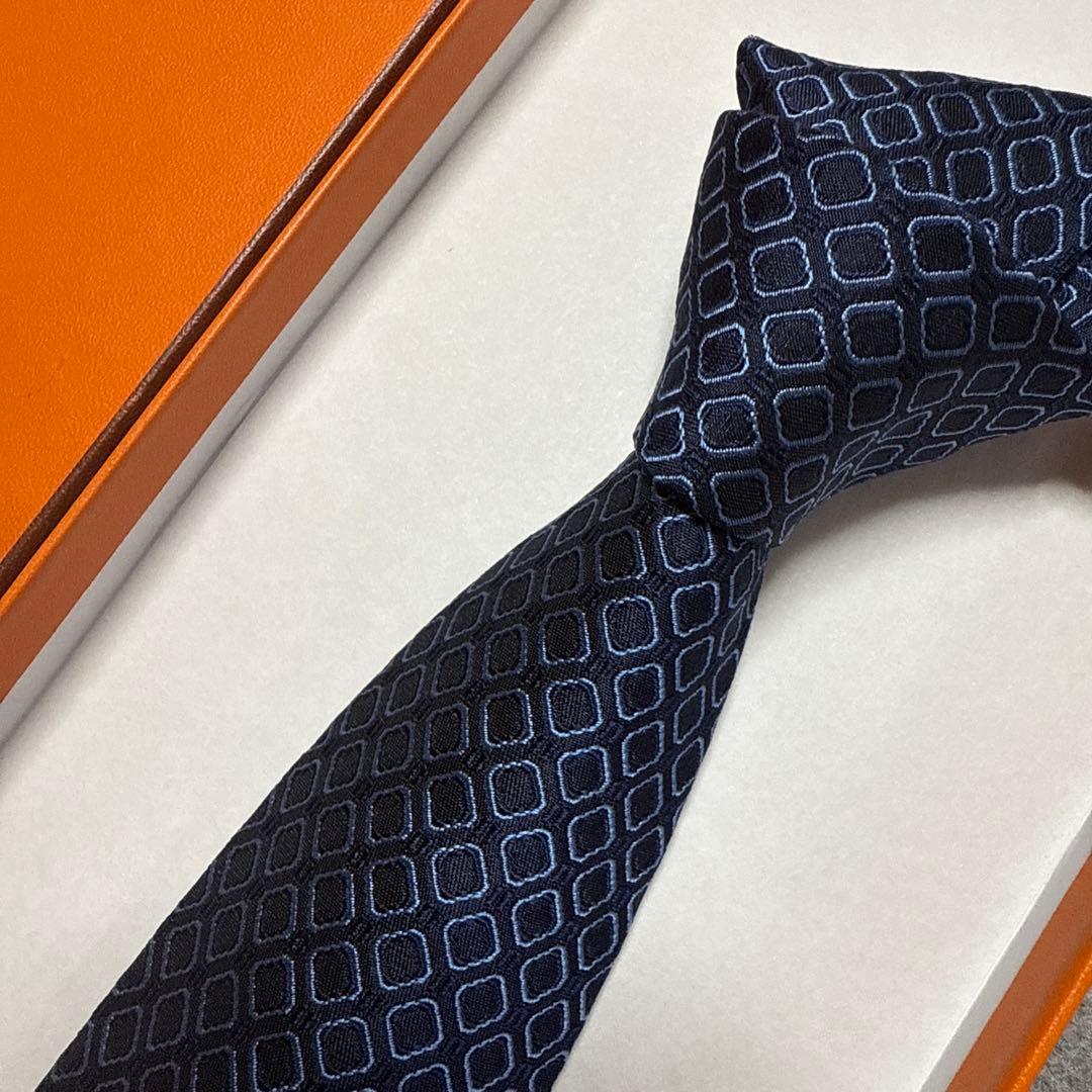 極美品　ネクタイ エルメス 紺 H柄 シルクジャガード
