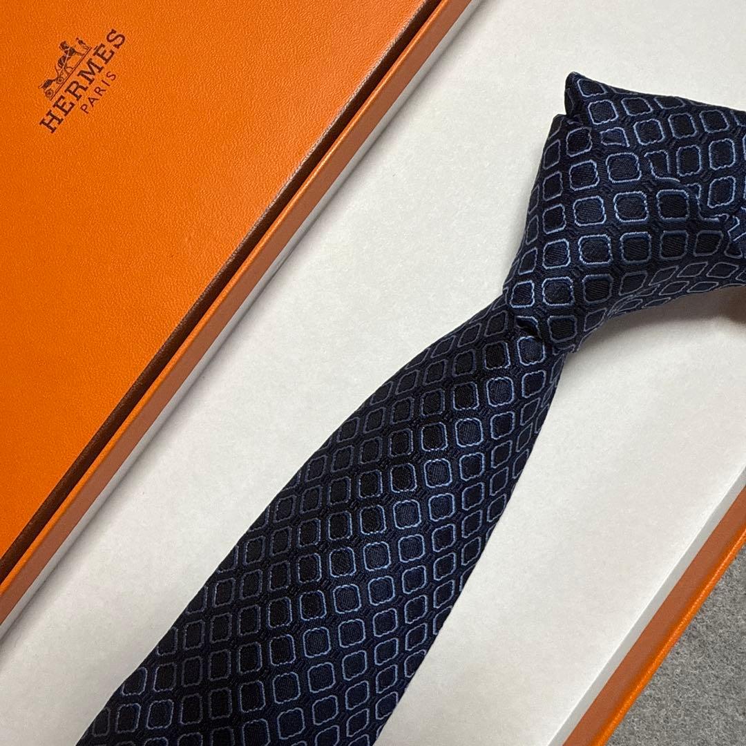 極美品　ネクタイ エルメス 紺 H柄 シルクジャガード