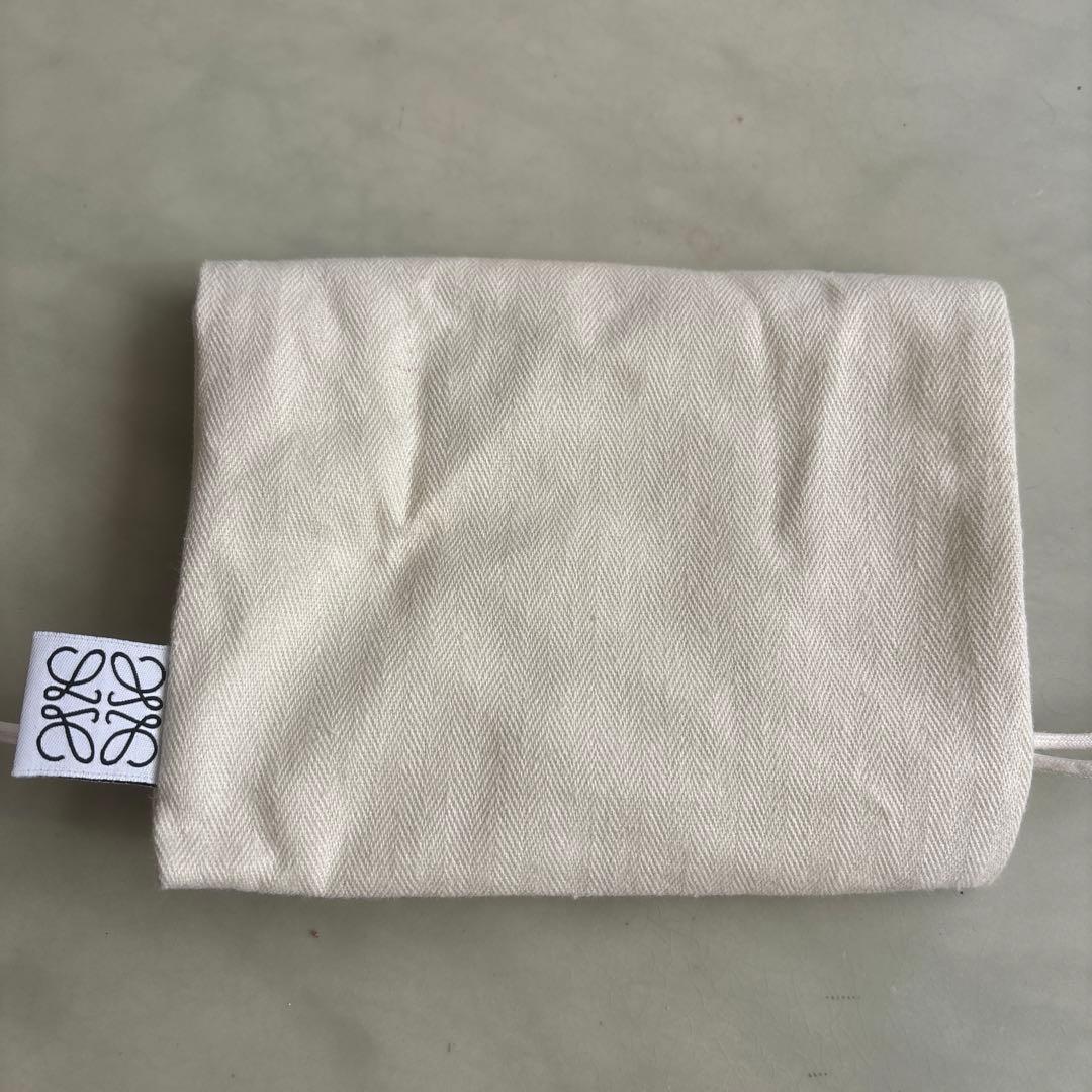 LOEWE ロエベ　ピン型アクセサリー