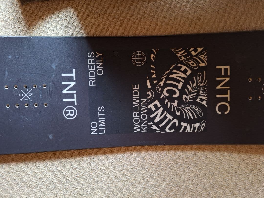 底辺パン職人FNTC TNT® スノーボード