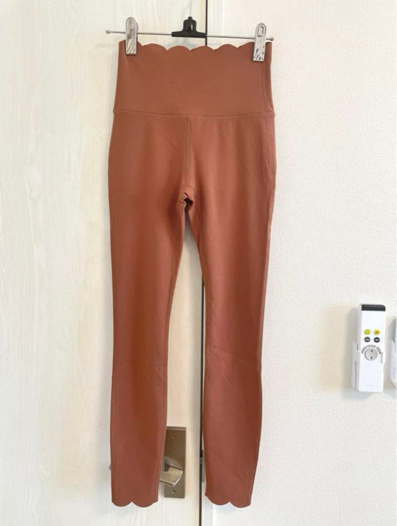 ⭐︎新品未使用⭐︎ヨガウェアセット かわいい　スカラップ ピラティス　ルルレモン