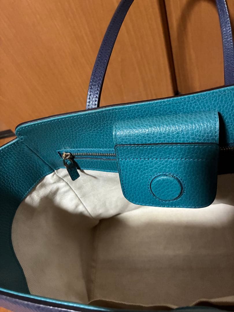 Gucci グッチ　スウィングラージトート　ネイビー