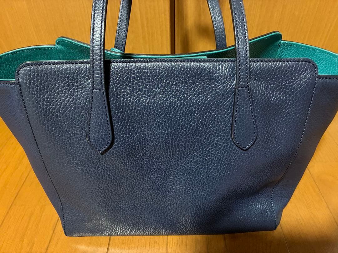 Gucci グッチ　スウィングラージトート　ネイビー