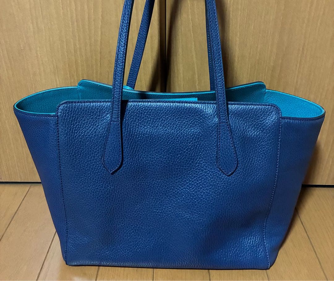 Gucci グッチ　スウィングラージトート　ネイビー