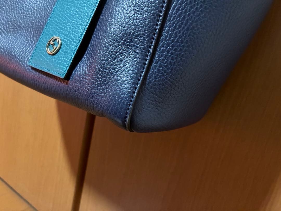 Gucci グッチ　スウィングラージトート　ネイビー
