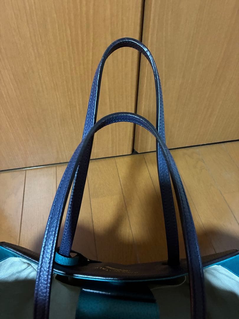 Gucci グッチ　スウィングラージトート　ネイビー