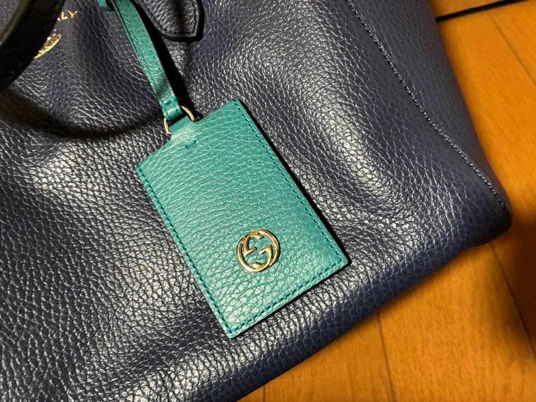 Gucci グッチ　スウィングラージトート　ネイビー