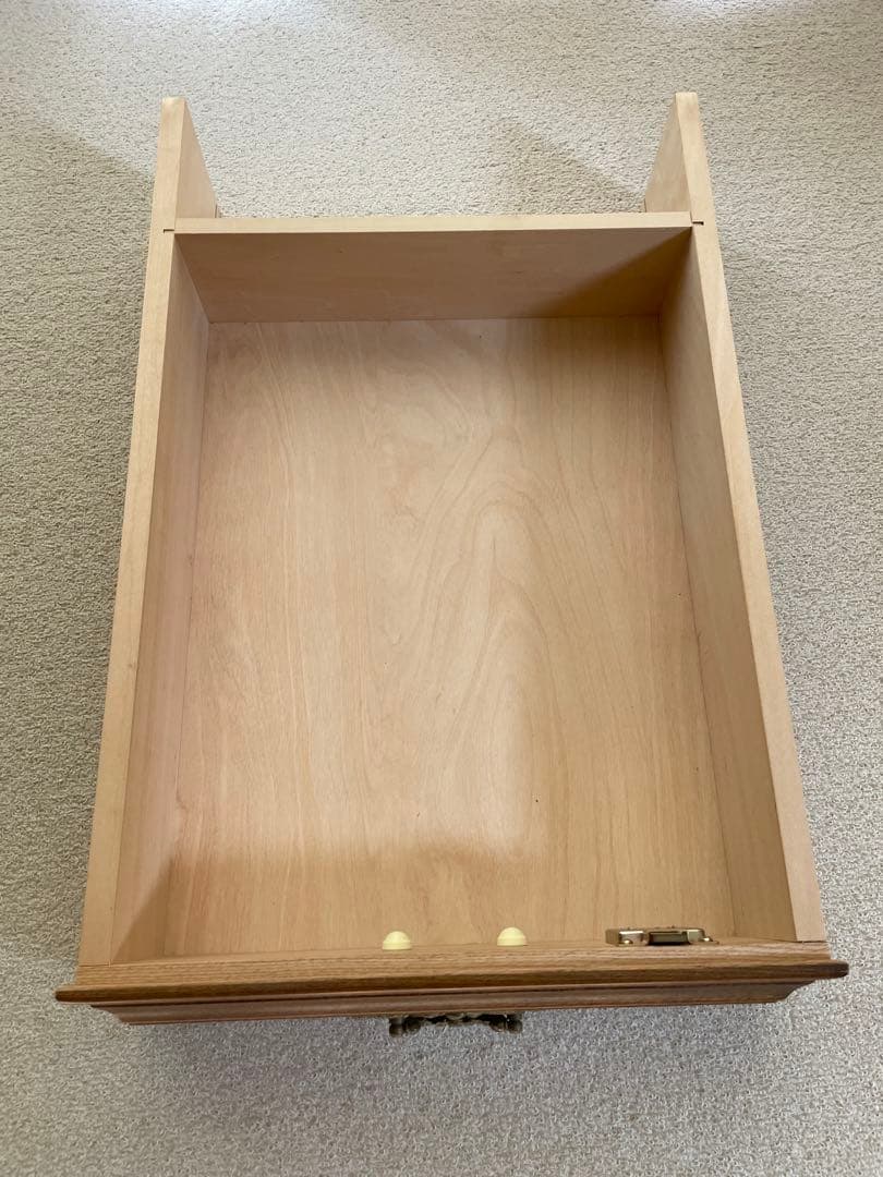 アンティークな勉強机になります。 値段交渉可能です。