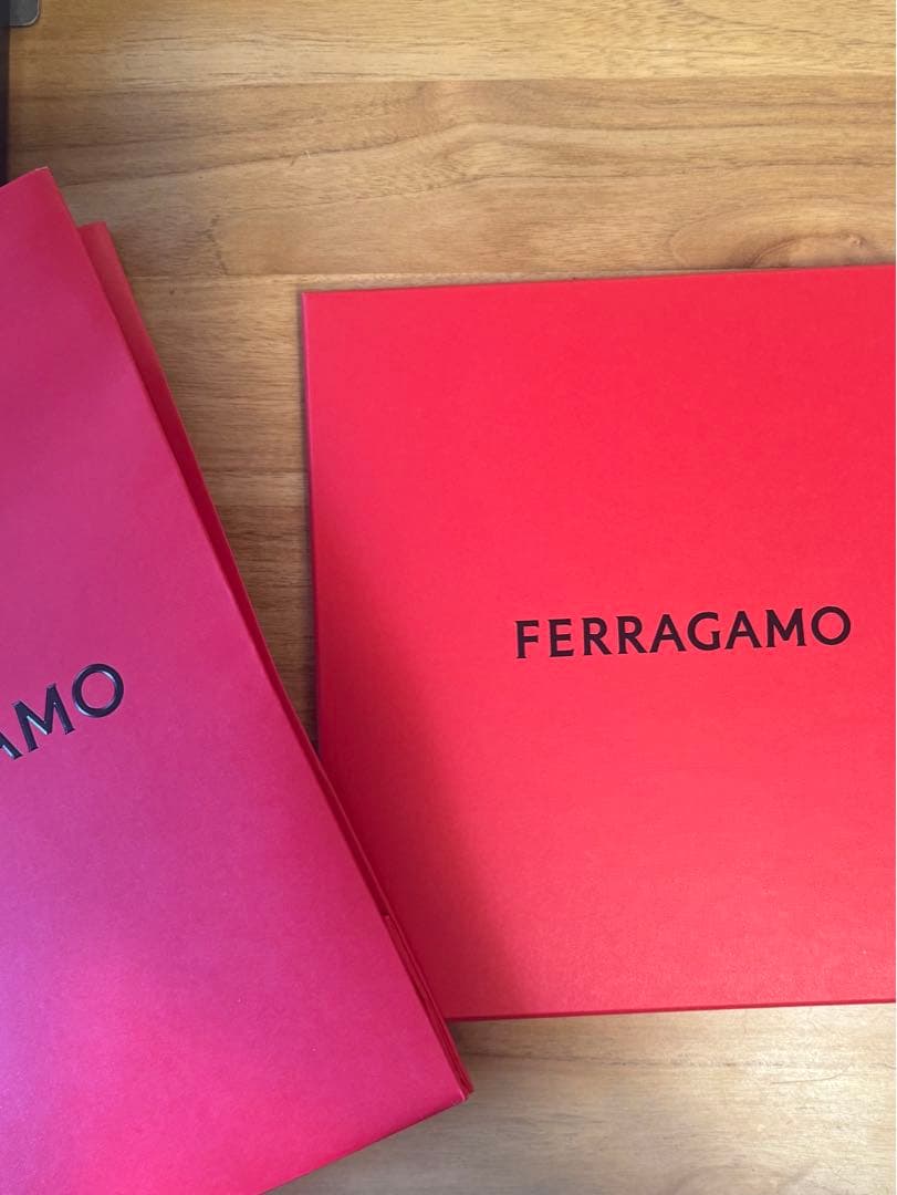 フェラガモ　シルクスカーフ