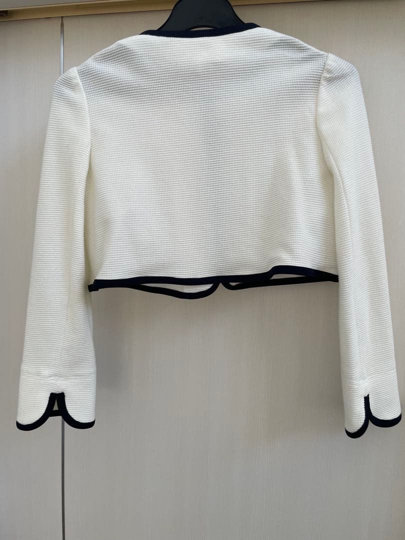 KateSpadeのワンピースと組曲のジャケット