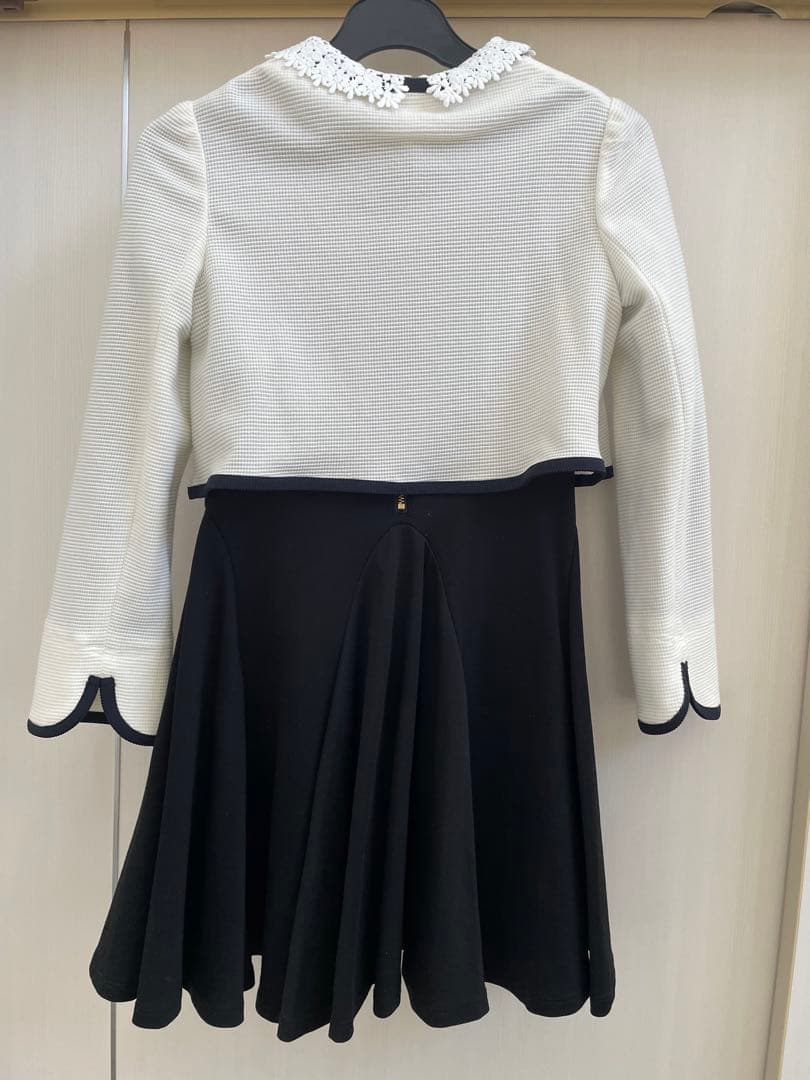 KateSpadeのワンピースと組曲のジャケット